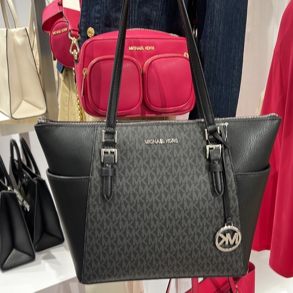 MICHAEL KORS CHARLOTTE LARGE TOP ZIP Tote bag   
Black Signature - Picture 11 of 16